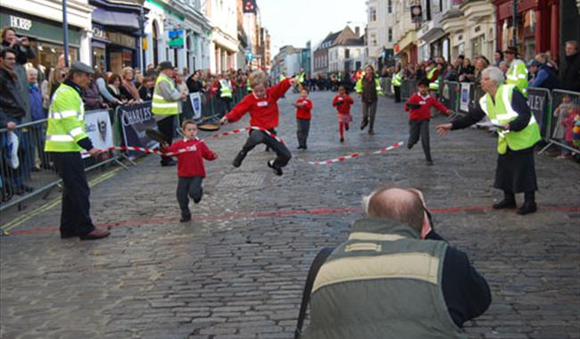 Guildford Pancake Race 2019 - Competition / Game in 